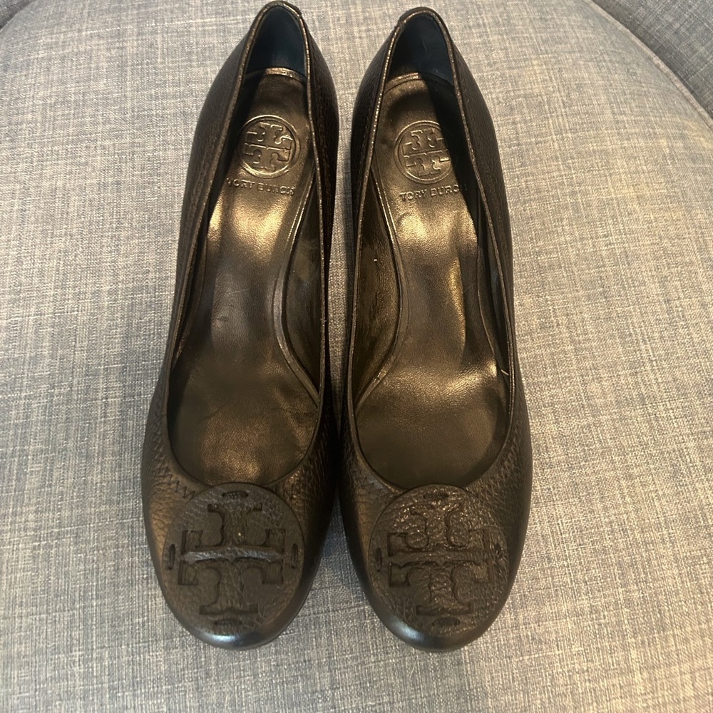 Excellent used condition Tory Burch wedges.